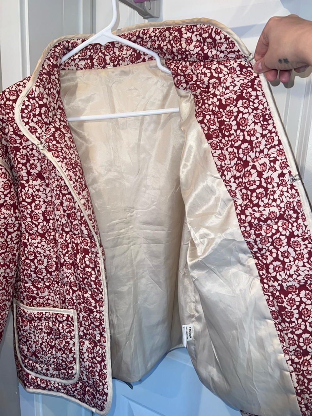 Women's Floral Quilted Puffer Jacket - Burgundy/White - Picture 6 of 7